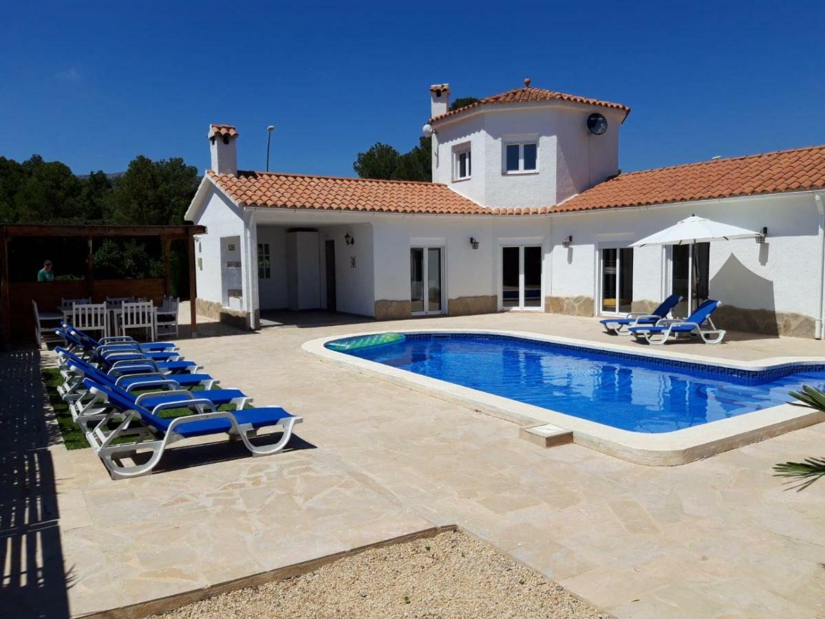 Villa Voor 8 Personen Met Zwembad Calafat Eksteriør bilde